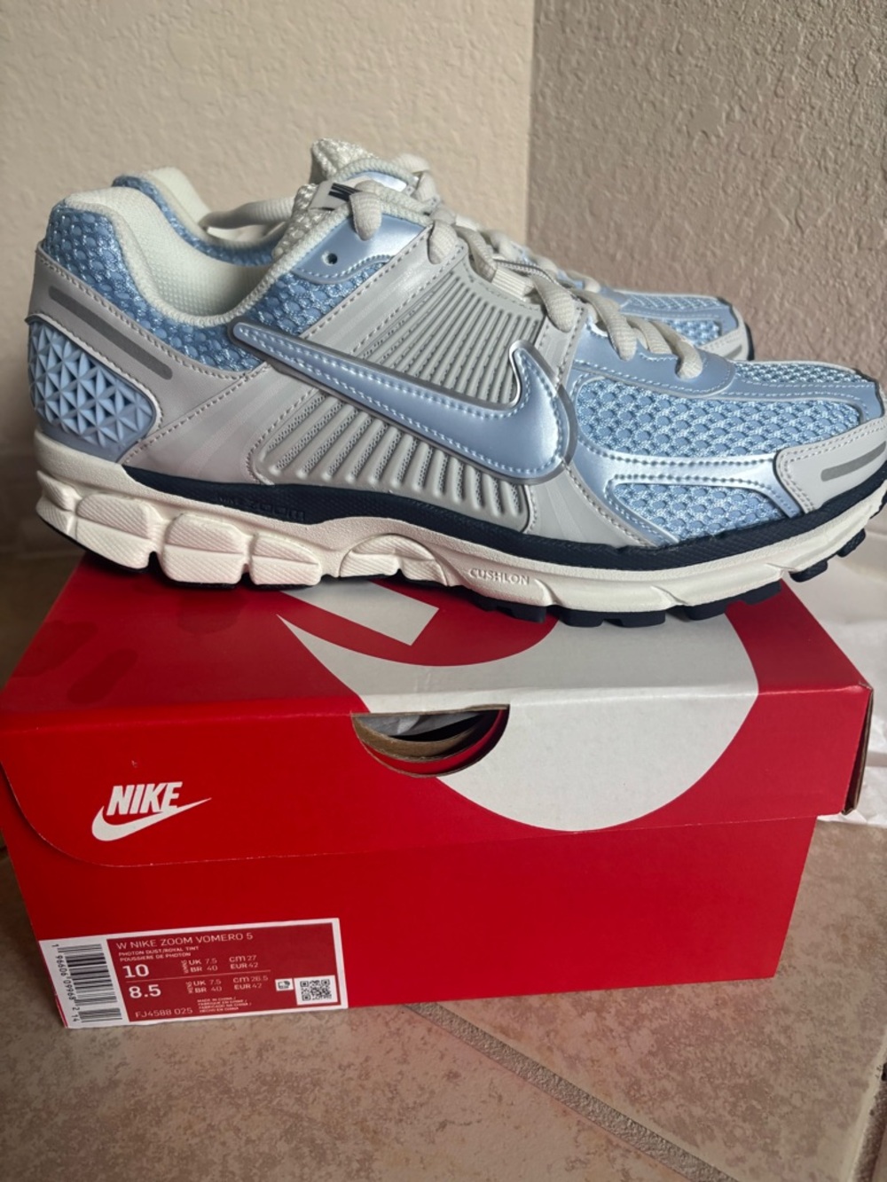 Nike Zoom Vomero  Women’s Royal Tint Photon Dust Running Sneakers